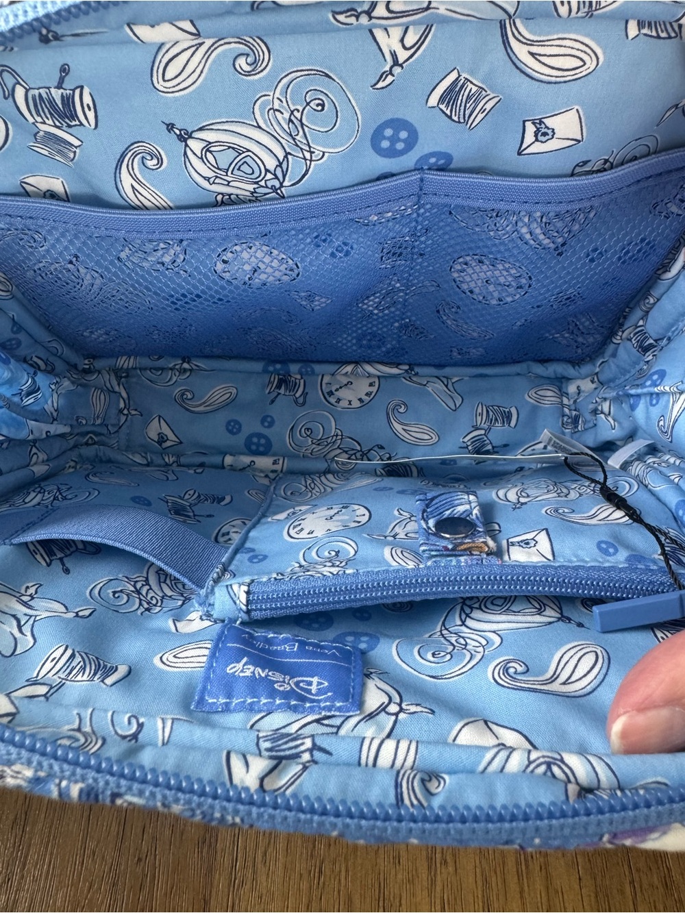 NWT Vera Bradley Cinderella Cord Organizer! - Picture 4 of 5